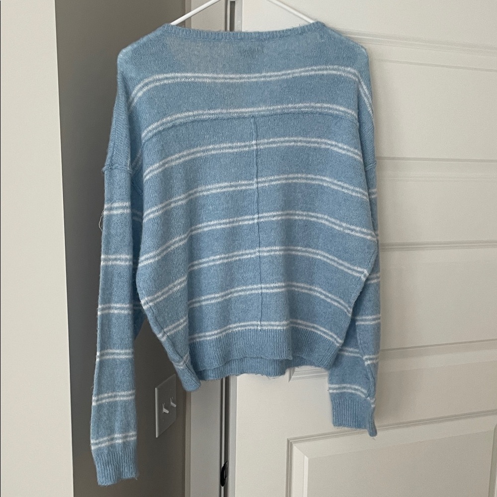 American eagle Light Blue and White Striped V-Neck Sweater flawed - Picture 3 of 4